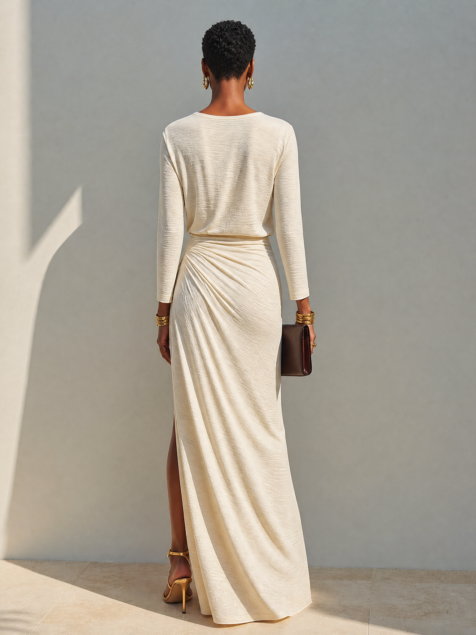 Marcela · Vestido Maxi Beige con Frunce y Abertura