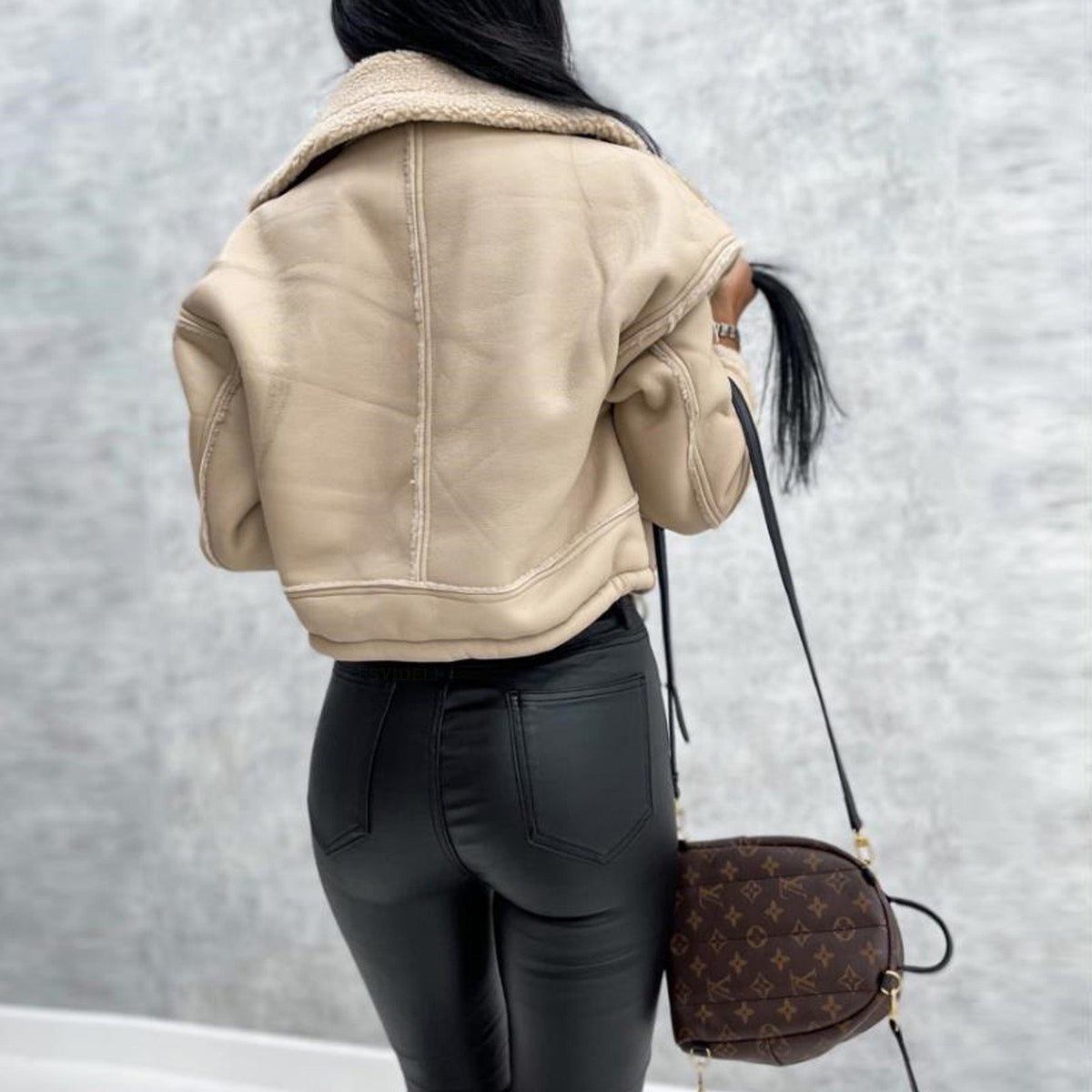 Ana | Chaqueta Entallada con Solapas