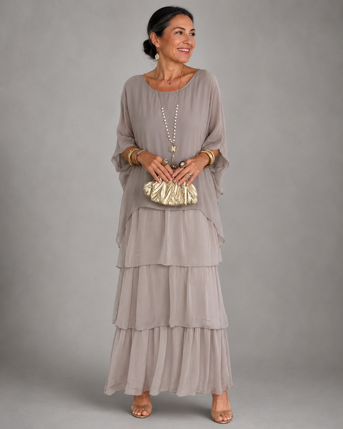 Lara · Vestido Maxi de Gasa con Manga Capa