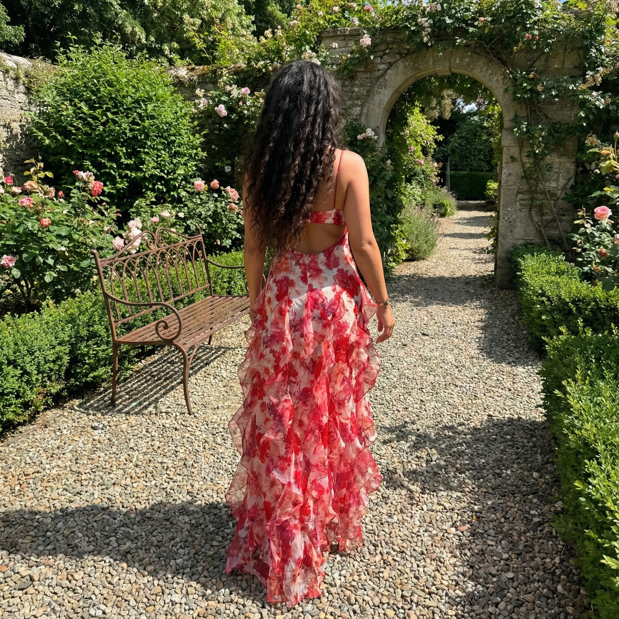 Cyranne - Vestido maxi con estampado floral y volantes
